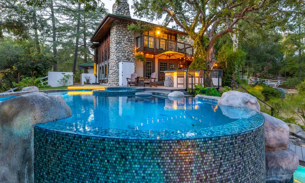 Expert Residential Pool Remodeling Services for a Stunning Backyard